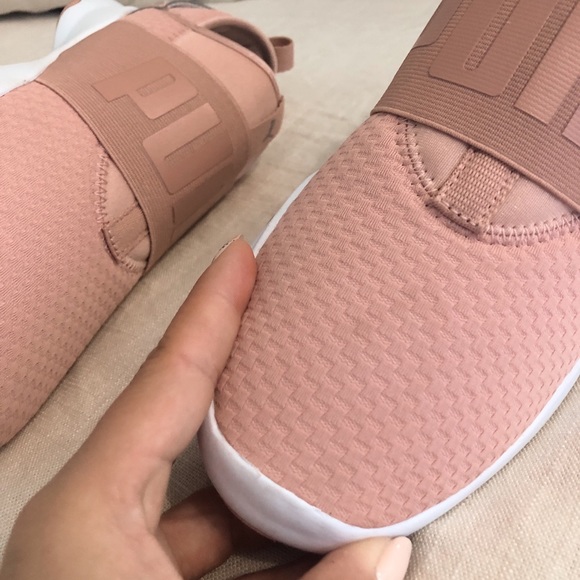 Puma Sneakers - Picture 4 of 6